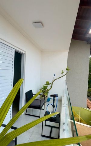 Casa à venda com 220m², 4 quartos e 5 vagas Casa à venda com 220m², 4 quartos e 5 vagasVista da Sacada