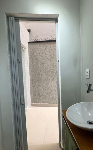 Casa à venda com 220m², 4 quartos e 5 vagas Casa à venda com 220m², 4 quartos e 5 vagasBanheiro 2
