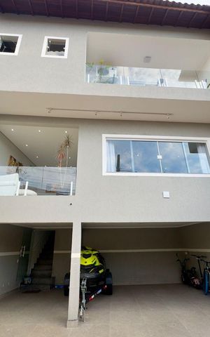 Casa à venda com 220m², 4 quartos e 5 vagas Casa à venda com 220m², 4 quartos e 5 vagasGaragem