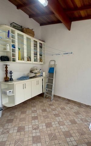 Casa à venda com 220m², 4 quartos e 5 vagas Casa à venda com 220m², 4 quartos e 5 vagasÁrea de Serviço