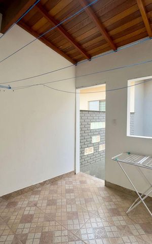 Casa à venda com 220m², 4 quartos e 5 vagas Casa à venda com 220m², 4 quartos e 5 vagasÁrea de Serviço