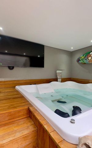 Casa à venda com 220m², 4 quartos e 5 vagas Casa à venda com 220m², 4 quartos e 5 vagasArea externa ofuro