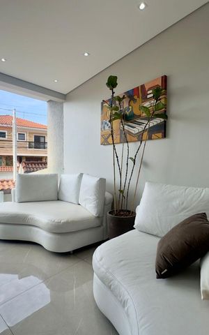 Casa à venda com 220m², 4 quartos e 5 vagas Casa à venda com 220m², 4 quartos e 5 vagasSala 2 varanda