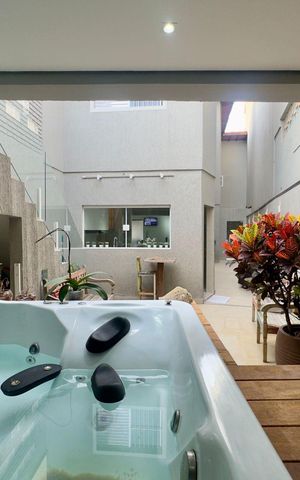 Casa à venda com 220m², 4 quartos e 5 vagas Casa à venda com 220m², 4 quartos e 5 vagasArea externa ofuro