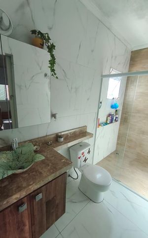 Casa à venda com 140m², 2 quartos e 1 vaga Casa à venda com 140m², 2 quartos e 1 vagaBanheiro