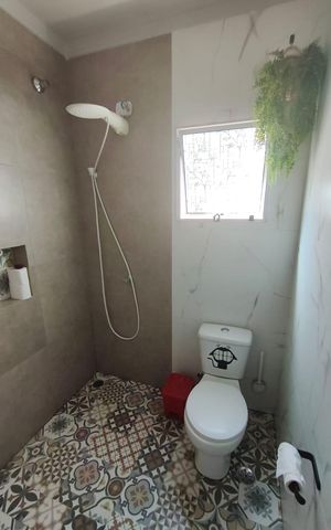 Casa à venda com 140m², 2 quartos e 1 vaga Casa à venda com 140m², 2 quartos e 1 vagaBanheiro