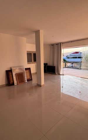 Apartamento à venda com 175m², 3 quartos e 1 vaga Apartamento à venda com 175m², 3 quartos e 1 vagaSala