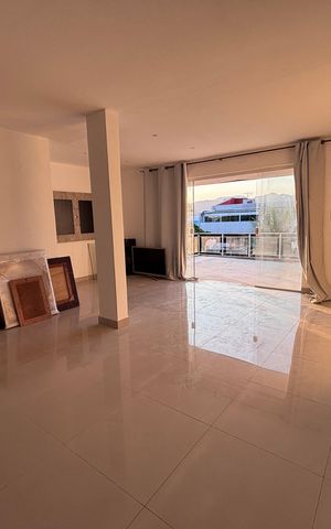 Apartamento à venda com 175m², 3 quartos e 1 vaga Apartamento à venda com 175m², 3 quartos e 1 vagaSala