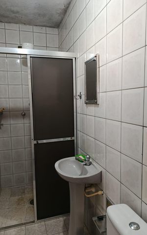 Casa à venda com 375m², 3 quartos e 2 vagas Casa à venda com 375m², 3 quartos e 2 vagasBanheiro
