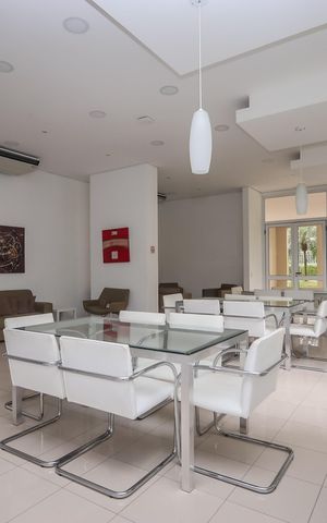 Apartamento à venda com 94m², 2 quartos e 2 vagas Apartamento à venda com 94m², 2 quartos e 2 vagasÁrea comum - Salão de festas