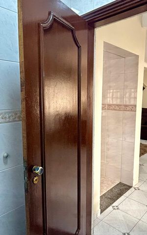 Casa à venda com 174m², 3 quartos e 4 vagasBanheiro 2
