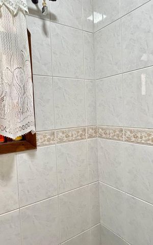 Casa à venda com 174m², 3 quartos e 4 vagasBanheiro 2