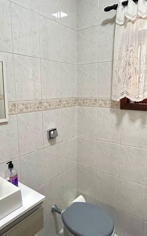Casa à venda com 174m², 3 quartos e 4 vagasBanheiro 2