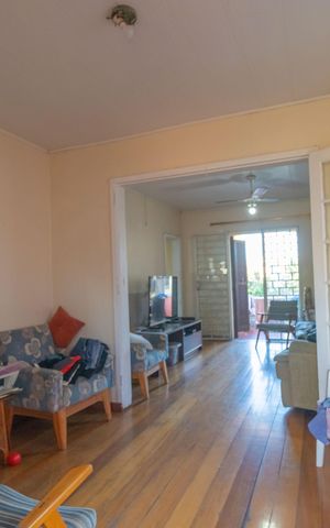 Casa à venda com 150m², 2 quartos e 2 vagas Casa à venda com 150m², 2 quartos e 2 vagasSala