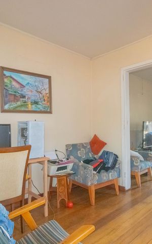 Casa à venda com 150m², 2 quartos e 2 vagas Casa à venda com 150m², 2 quartos e 2 vagasSala