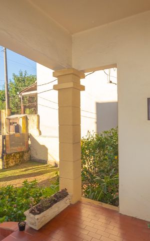 Casa à venda com 150m², 2 quartos e 2 vagas Casa à venda com 150m², 2 quartos e 2 vagasVaranda da Sala