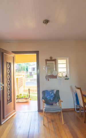Casa à venda com 150m², 2 quartos e 2 vagas Casa à venda com 150m², 2 quartos e 2 vagasSala