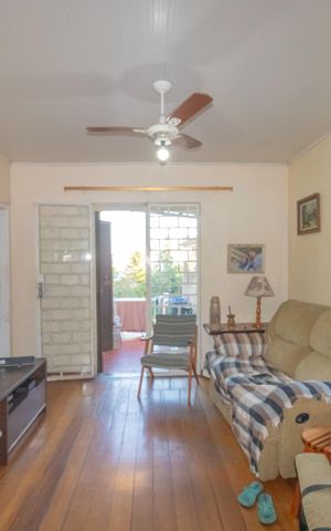 Casa à venda com 150m², 2 quartos e 2 vagas Casa à venda com 150m², 2 quartos e 2 vagasSala