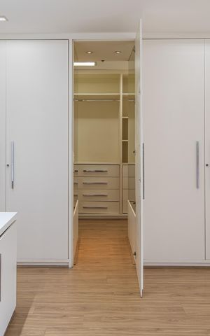Apartamento à venda com 185m², 3 quartos e 3 vagas Apartamento à venda com 185m², 3 quartos e 3 vagasQuarto Suíte - Aramários/Closet