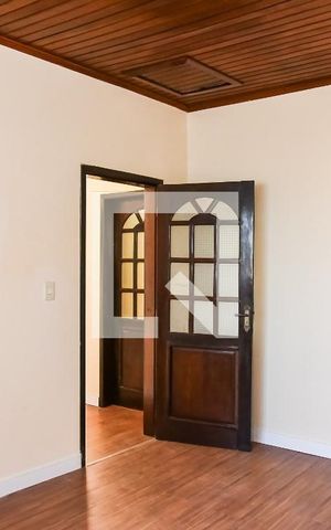 Casa à venda com 300m², 4 quartos e 1 vaga Casa à venda com 300m², 4 quartos e 1 vagaQuarto
