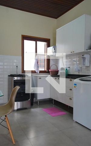 Casa à venda com 300m², 4 quartos e 1 vaga Casa à venda com 300m², 4 quartos e 1 vagaCozinha