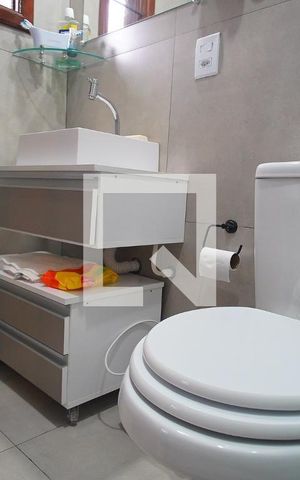 Casa à venda com 300m², 4 quartos e 1 vaga Casa à venda com 300m², 4 quartos e 1 vagaBanheiro