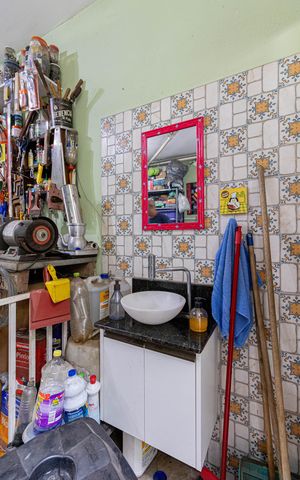 Casa à venda com 190m², 2 quartos e 3 vagas Casa à venda com 190m², 2 quartos e 3 vagasLavabo Externo