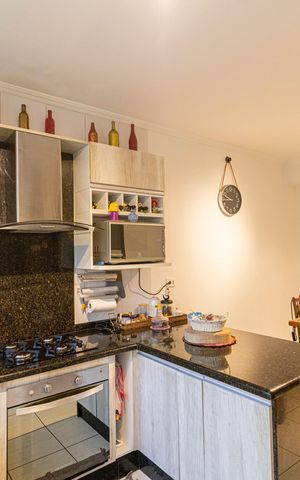 Casa à venda com 190m², 2 quartos e 3 vagas Casa à venda com 190m², 2 quartos e 3 vagasCozinha