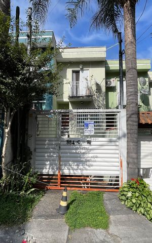 Casa à venda com 190m², 2 quartos e 3 vagas Casa à venda com 190m², 2 quartos e 3 vagasFachada
