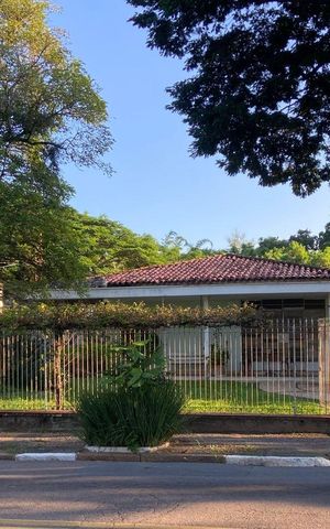 Casa para alugar com 1500m², 3 quartos e 4 vagas Casa para alugar com 1500m², 3 quartos e 4 vagasFachada