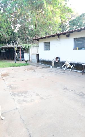 Casa para alugar com 1500m², 3 quartos e 4 vagasQuintal