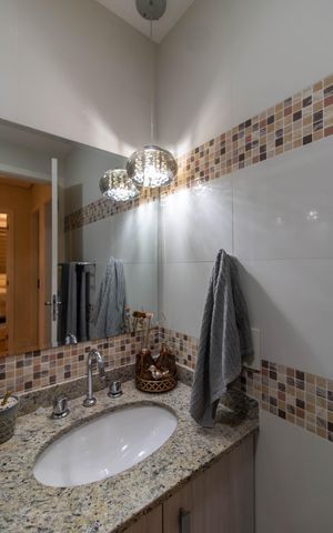 Apartamento à venda com 235m², 3 quartos e 3 vagas Apartamento à venda com 235m², 3 quartos e 3 vagasBanheiro