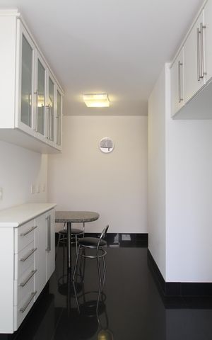 Apartamento à venda com 194m², 3 quartos e 3 vagasCozinha - Armários