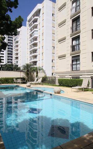 Apartamento à venda com 194m², 3 quartos e 3 vagasÁrea comum - Piscina
