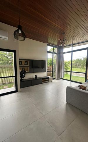 Casa para alugar com 200m², 3 quartos e 3 vagas Casa para alugar com 200m², 3 quartos e 3 vagasSala