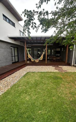 Casa para alugar com 200m², 3 quartos e 3 vagas Casa para alugar com 200m², 3 quartos e 3 vagasÁrea externa