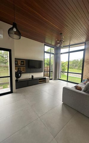 Casa para alugar com 200m², 3 quartos e 3 vagas Casa para alugar com 200m², 3 quartos e 3 vagasSala