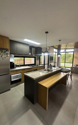 Casa para alugar com 200m², 3 quartos e 3 vagas Casa para alugar com 200m², 3 quartos e 3 vagasCozinha