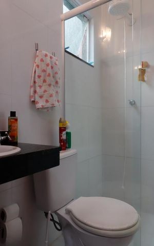 Casa à venda com 73m², 3 quartos e 2 vagasBanheiro