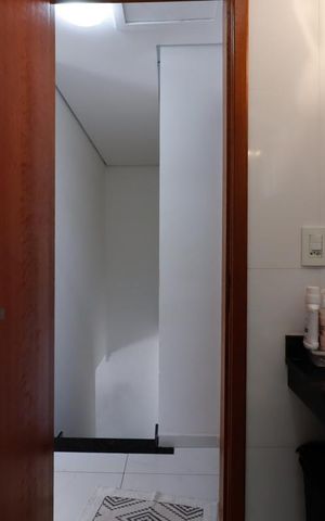 Casa à venda com 73m², 3 quartos e 2 vagasBanheiro