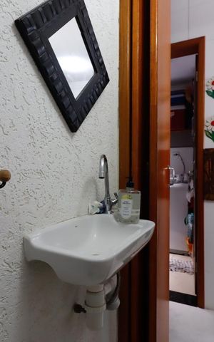 Casa à venda com 73m², 3 quartos e 2 vagasLavabo