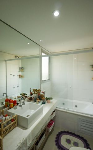 Apartamento à venda com 140m², 4 quartos e 3 vagasBanheiro da Suíte