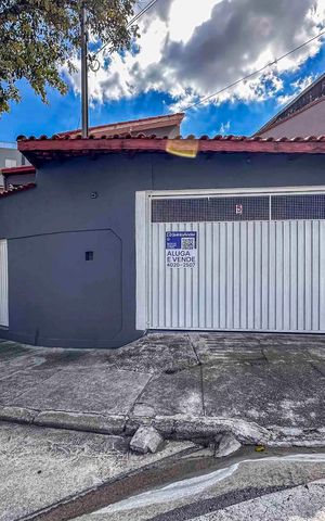 Casa à venda com 200m², 2 quartos e 2 vagas Casa à venda com 200m², 2 quartos e 2 vagasFachada