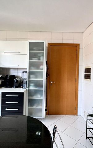 Apartamento à venda com 130m², 4 quartos e 3 vagas Apartamento à venda com 130m², 4 quartos e 3 vagasCozinha