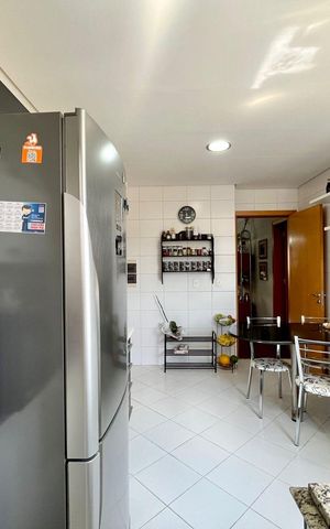 Apartamento à venda com 130m², 4 quartos e 3 vagas Apartamento à venda com 130m², 4 quartos e 3 vagasCozinha