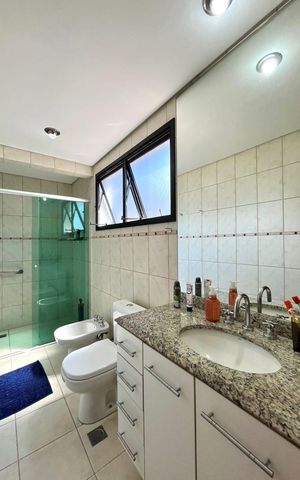 Apartamento à venda com 130m², 4 quartos e 3 vagas Apartamento à venda com 130m², 4 quartos e 3 vagasBanheiro da Suíte