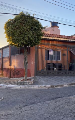 Casa à venda com 84m², 2 quartos e 3 vagas Casa à venda com 84m², 2 quartos e 3 vagasFachada