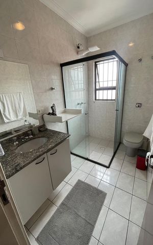 Casa para alugar com 213m², 4 quartos e 5 vagas Casa para alugar com 213m², 4 quartos e 5 vagasBanheiro