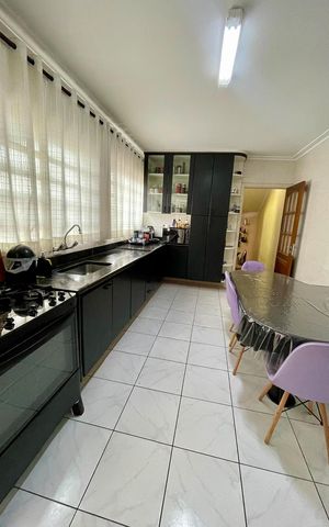 Casa para alugar com 213m², 4 quartos e 5 vagas Casa para alugar com 213m², 4 quartos e 5 vagasCozinha