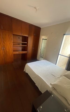 Casa para alugar com 213m², 4 quartos e 5 vagas Casa para alugar com 213m², 4 quartos e 5 vagasQuarto